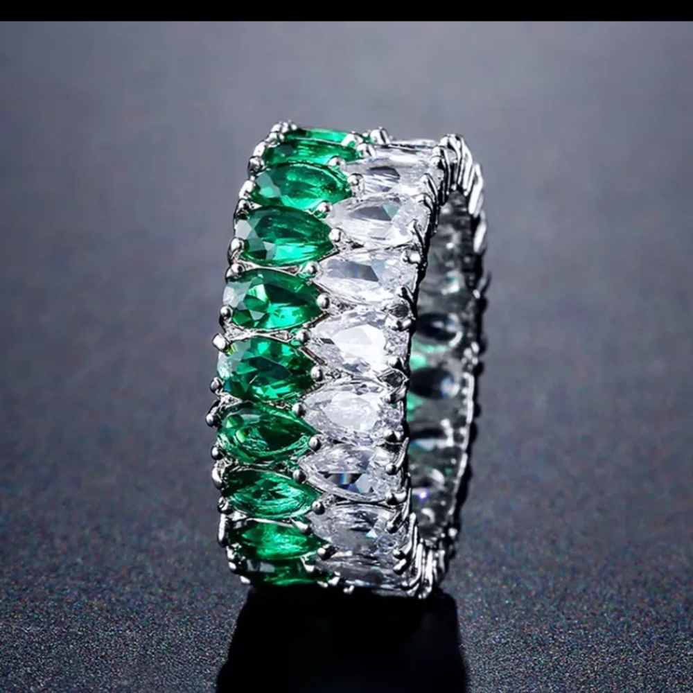 Swarovski Elements With Emerald Crystals Ring Siz… - image 1
